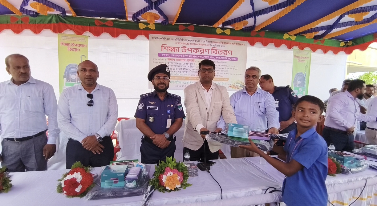 রামপালে ৩২১ শিক্ষার্থীর মাঝে শিক্ষা উপকরণ বিতরণ